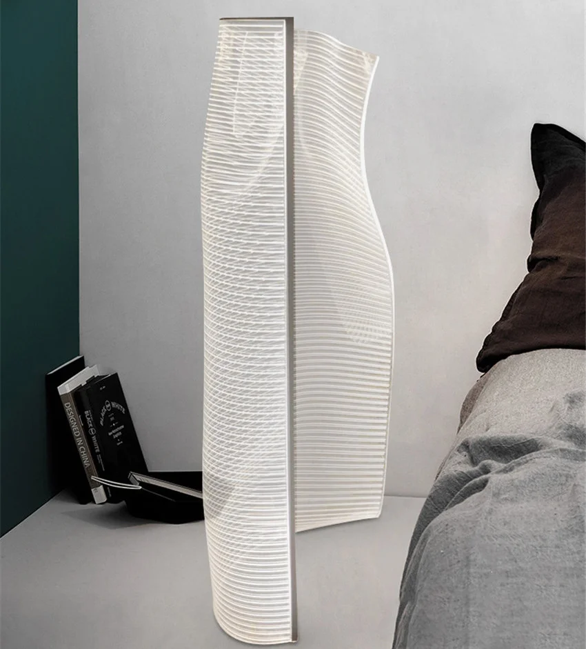 Gweilo Han Floor Lamp - Image 2